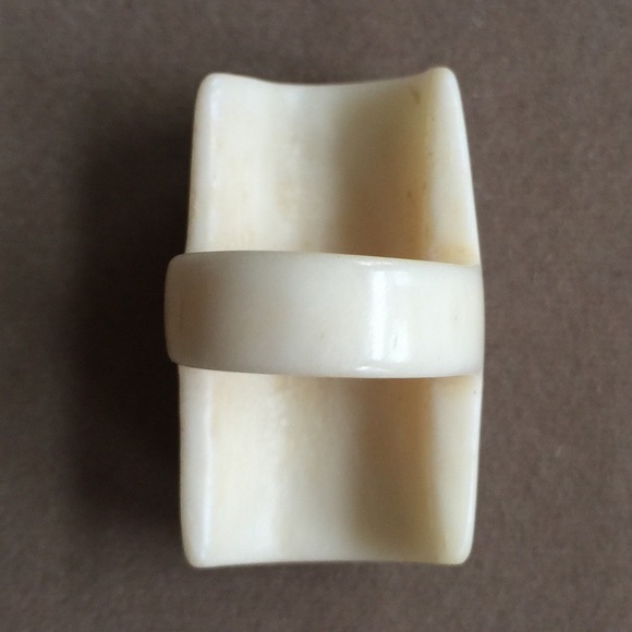 Bull Horn Cocktail Ring With Abstract Motive - Picture 2 of 5